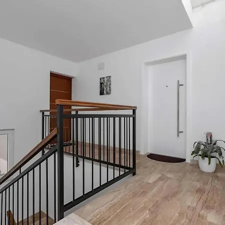 Apartamento Novi Moderan Stan S Pogledom Na More-